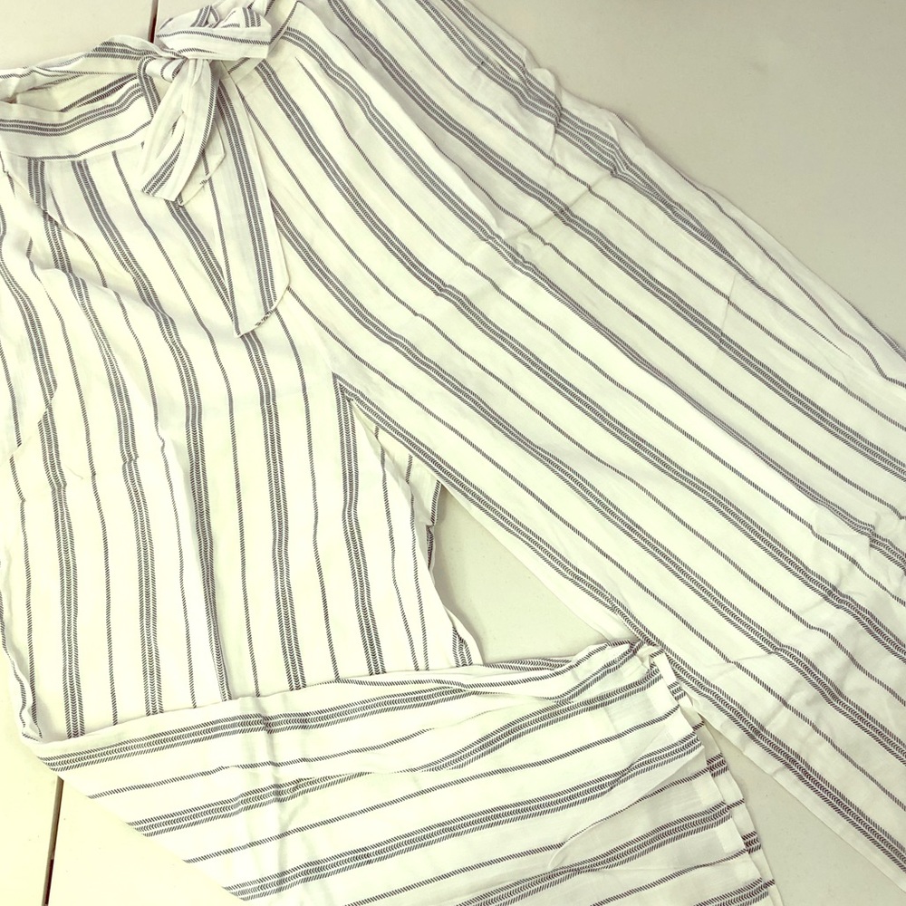 Promesa White W/ Blue Stripes Wide Cropped Pants